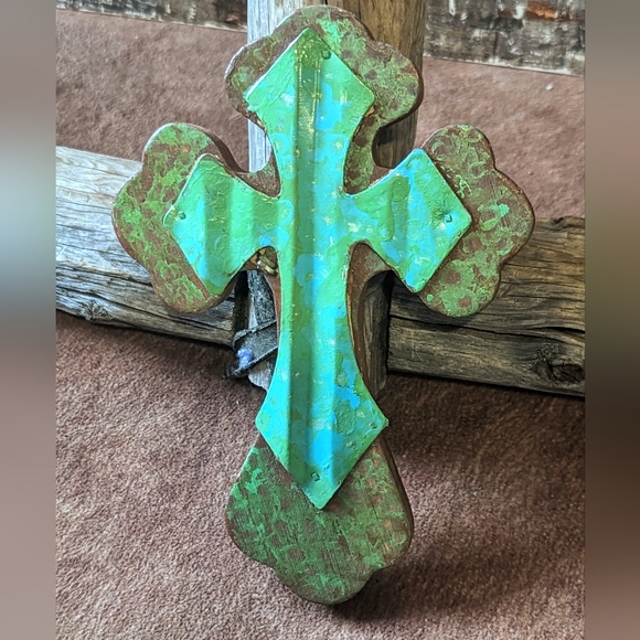 New 3 Piece Bundle of Cross Hanging Decor - Picture 4 of 10